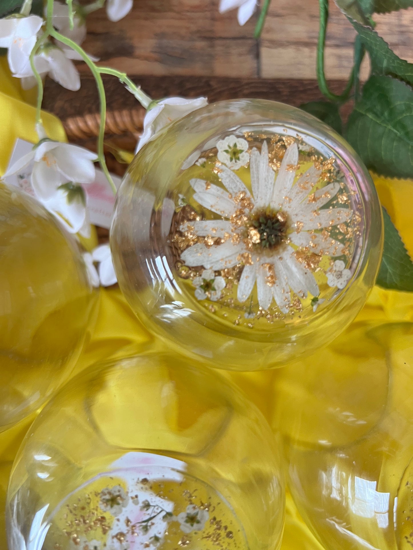 Personalized Steamless Wine Glass with real -WHITE FLOWERS-Custom name Gift Ready