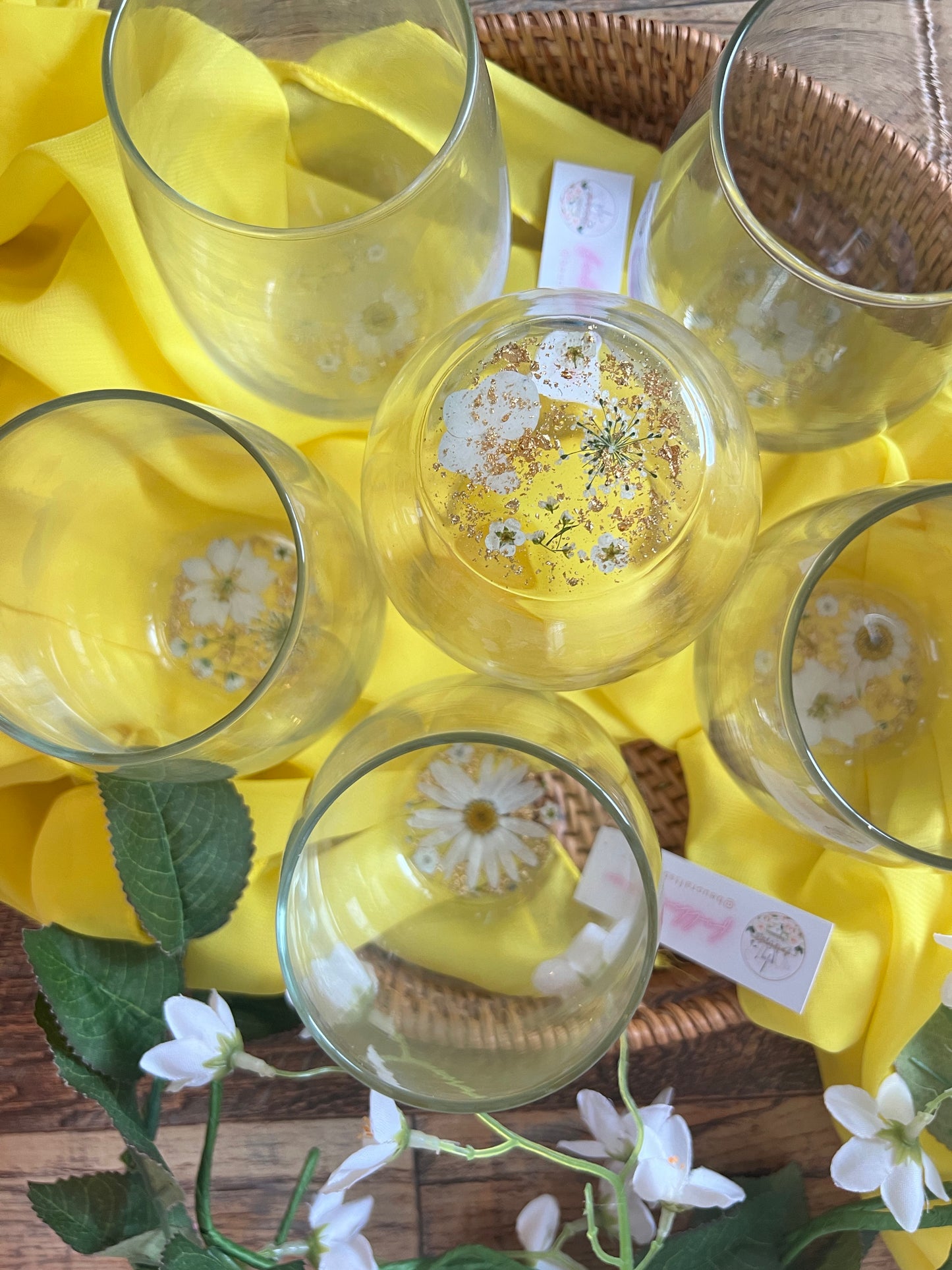 Personalized Steamless Wine Glass with real -WHITE FLOWERS-Custom name Gift Ready